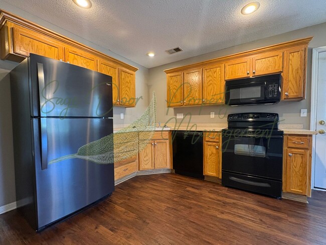 Building Photo - HOME IN GRAIN VALLEY