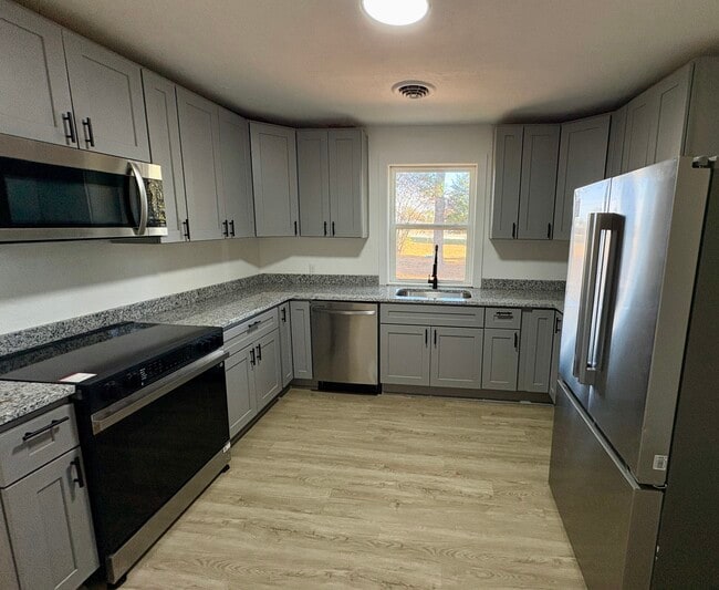 Building Photo - 889 W Main St