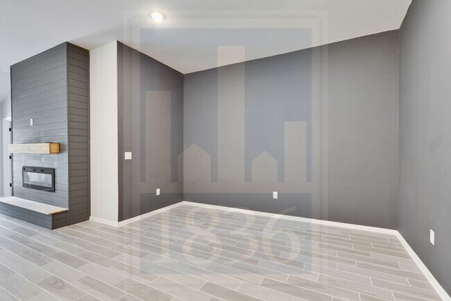 Building Photo - 135 Hackberry Ln