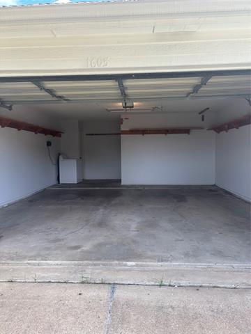Building Photo - 1605 Willow Creek