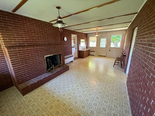 Building Photo - 824 Kauffman Rd W