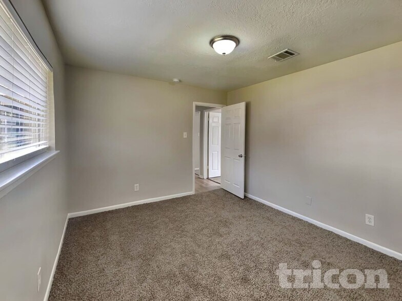 Building Photo - 23827 Beaverwood Dr