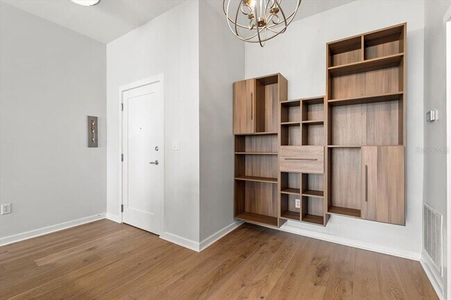 Building Photo - 400 4th Ave S