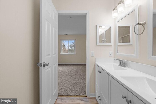 Building Photo - 408 Stockton Ct