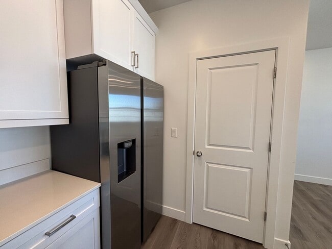 Building Photo - 1 BEDROOM APARTMENT FOR RENT IN DESERT COLOR!