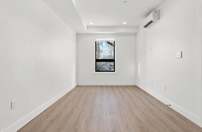 Building Photo - 1137 Washington St