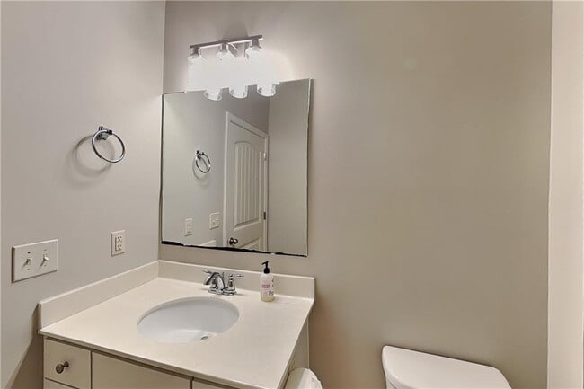 Building Photo - 2099 Apple Orchard Way