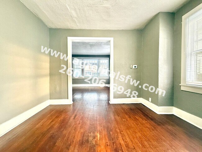 Building Photo - 3 Bedroom House