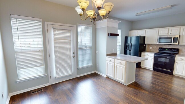 Building Photo - Double Master Townhome in South Park