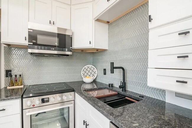 Building Photo - 140 Chestnut St