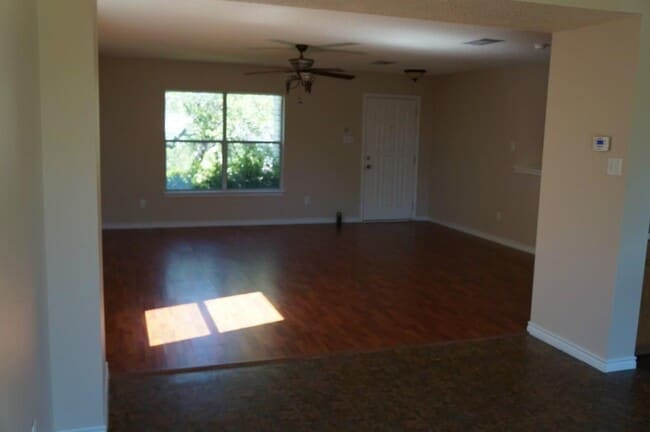 Building Photo - 2704 Vinson Ct