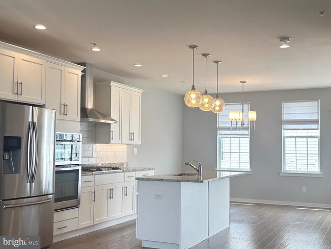 Building Photo - 13 Hedley Ln