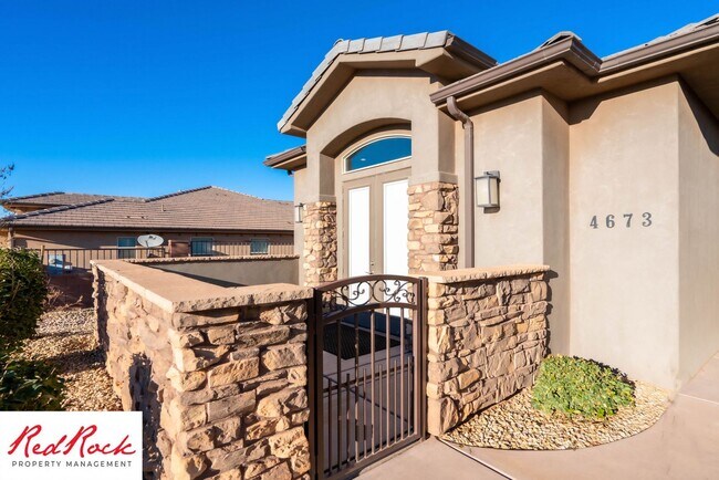 Building Photo - Stunning 3 Bedroom Fully Furnished Home. C...