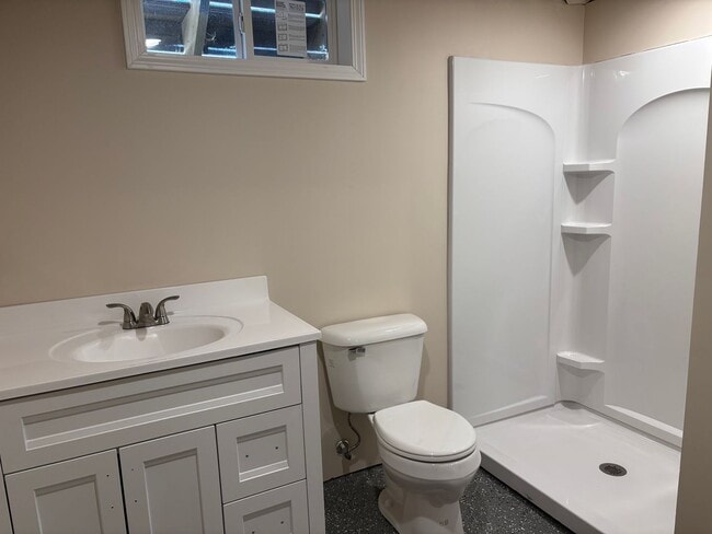 Building Photo - 3 Bedroom, 2 Bath Single Family Home in Cl...