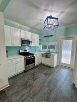 Building Photo - 778 Charles Allen Dr NE