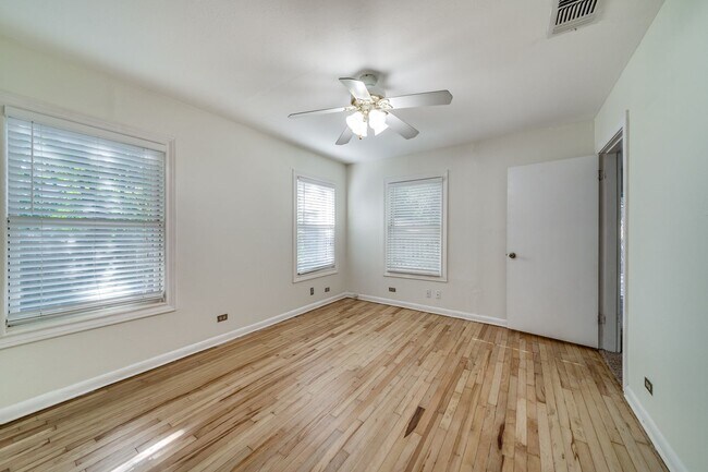 Building Photo - 136 Harmon Dr