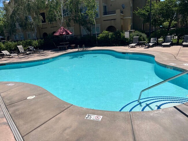 Building Photo - Luxury Condo in Natomas!