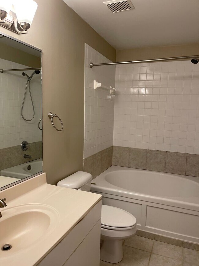 Building Photo - 343 Chesapeake Square Unit 4 (Wimbledon Chase) Chesapeake 23320