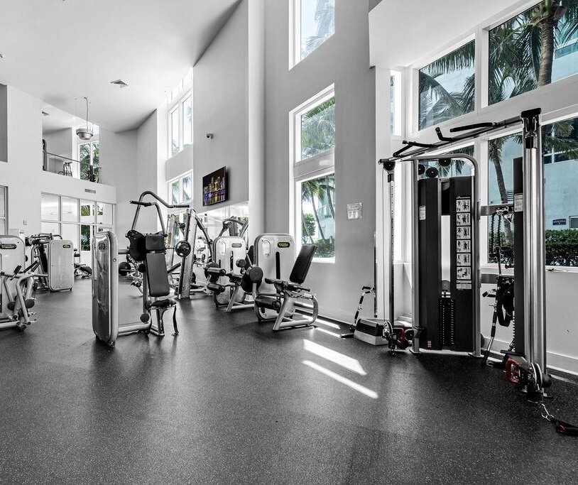 Building Photo - 1900 N Bayshore Dr