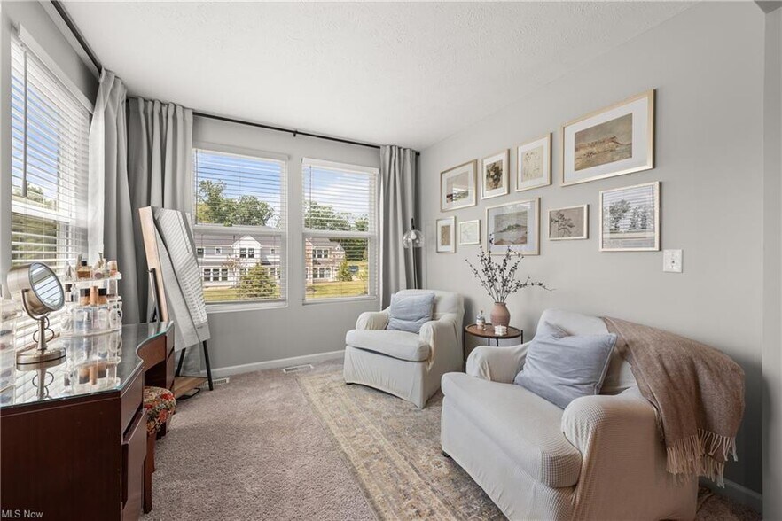 Building Photo - 798 N Greenway Dr