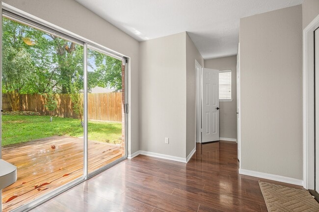 Building Photo - 14310 Sun Harbor Dr