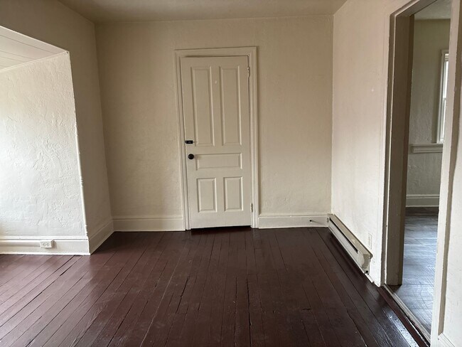 Building Photo - East End York City-3rd Floor Studio Apartment