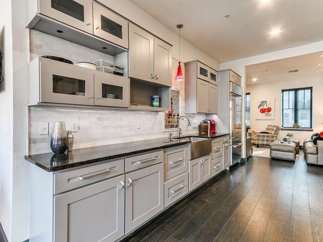 Building Photo - 115 NE 3rd St