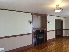 Building Photo - 105 125th St E