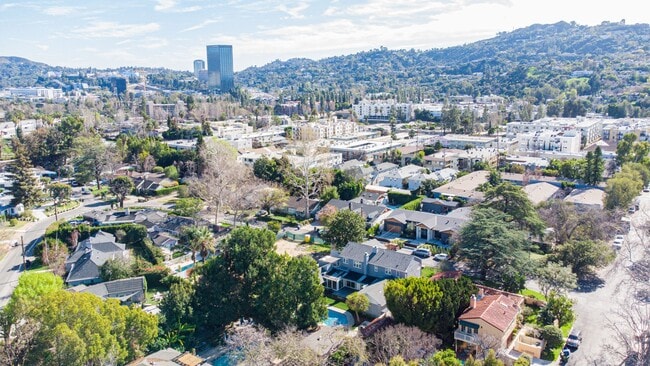 Building Photo - 5 bedroom, 5.5 bath, 4800 sq ft Prime Studio City Home with Pool and Hollywood Hills views