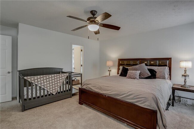 Building Photo - 4201 E Meadow Dr