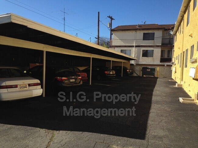 Building Photo - 1702 W Victory Blvd
