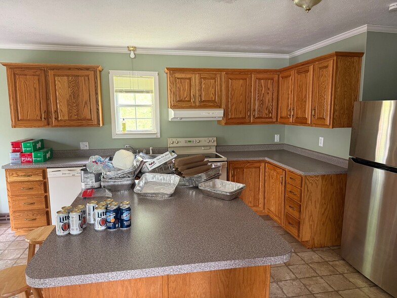 Kitchen - 201 N Lancaster St