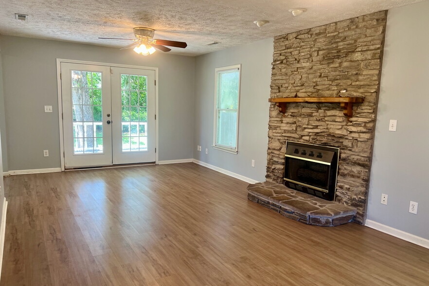 Building Photo - 4614 Masonboro Loop Rd