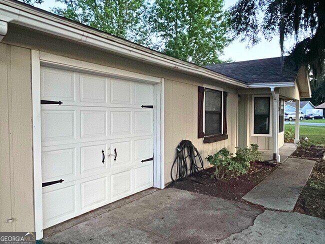 Building Photo - 315 Sunnyside Dr