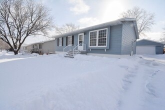 Building Photo - For Rent: Updated 3 Bed, 1.5 Bath Home — Available Immediately