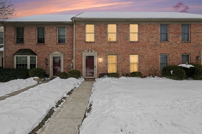 Building Photo - 3 bedroom 2.5 bathroom town-home for rent in Mechanicsburg