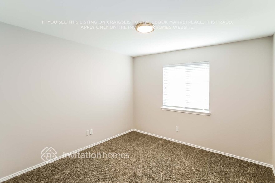 Building Photo - 250 Pine Crest Dr