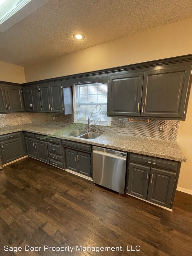 Building Photo - 4 br, 3.5 bath House - 8703 N Oregon Ave