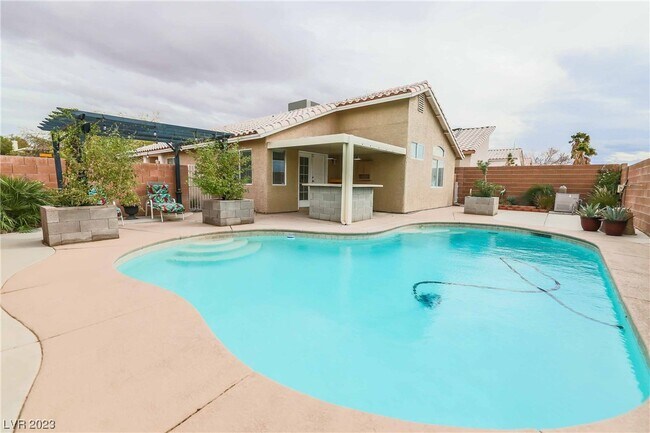 Building Photo - 2889 Dome Peak Ct