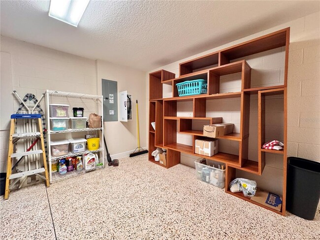 Building Photo - 4167 Victory Dr