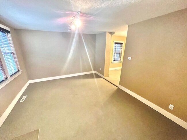 Building Photo - 424/424A, 424B W. Washington Street