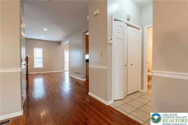 Building Photo - 11 Cobblestone Dr