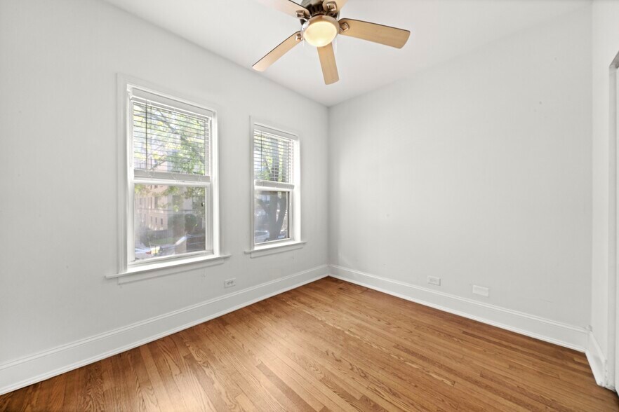Building Photo - 6040 N Kenmore Ave