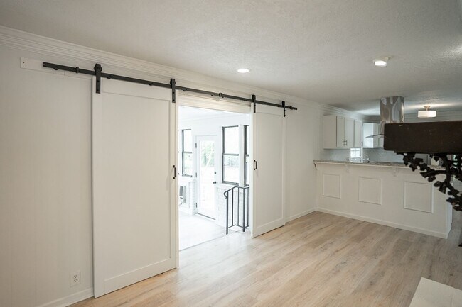 Building Photo - 3120 Edinburgh Dr