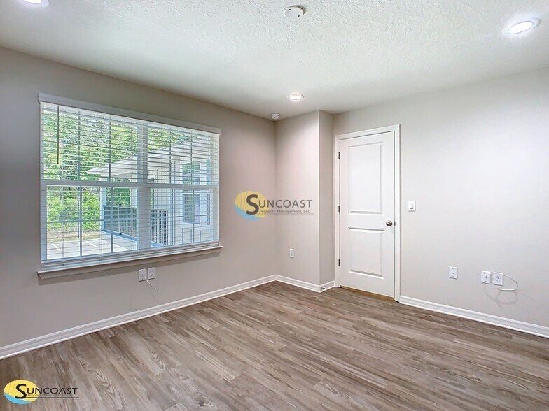 Building Photo - 3821 SW 43rd Ct