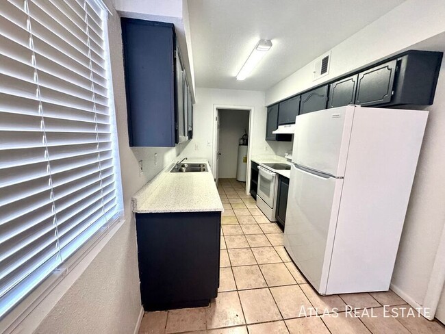 Building Photo - NOW AVAILABLE!! Renovated 2 Bedroom 1 Bath...