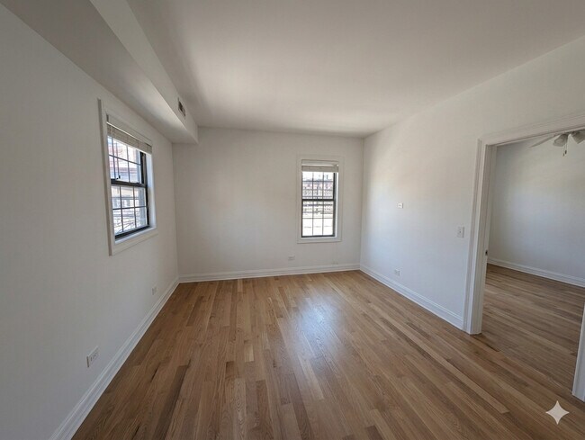 Building Photo - 1835 N Bissell St