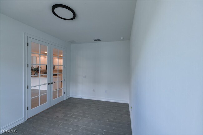 Building Photo - 43669 Sparrow Dr