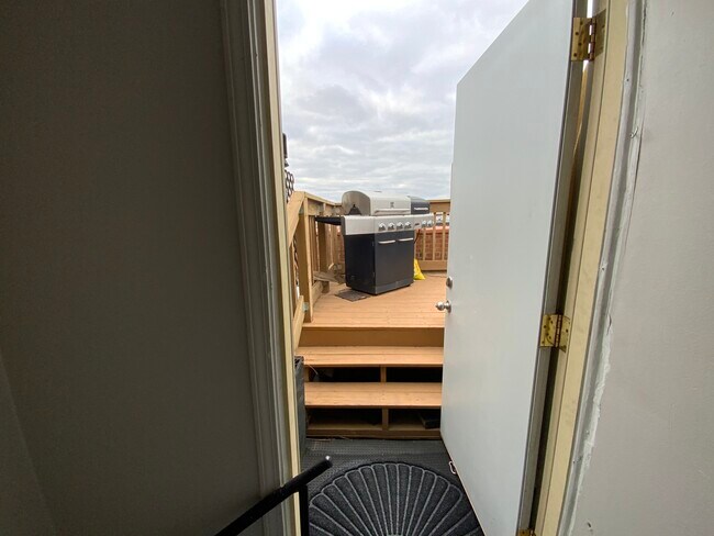 Private deck access from apartment - 1701 N Damen Ave