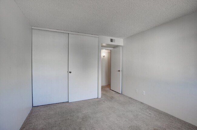 Building Photo - $1,725 - 2 Bed, 2 Bath Condo in Denver wit...